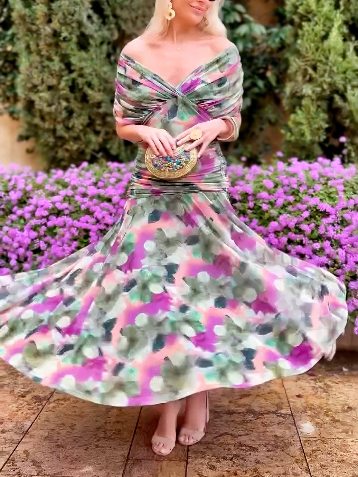 Elegancka sukienka maxi z dekoltem w serek w kwiatowy nadruk