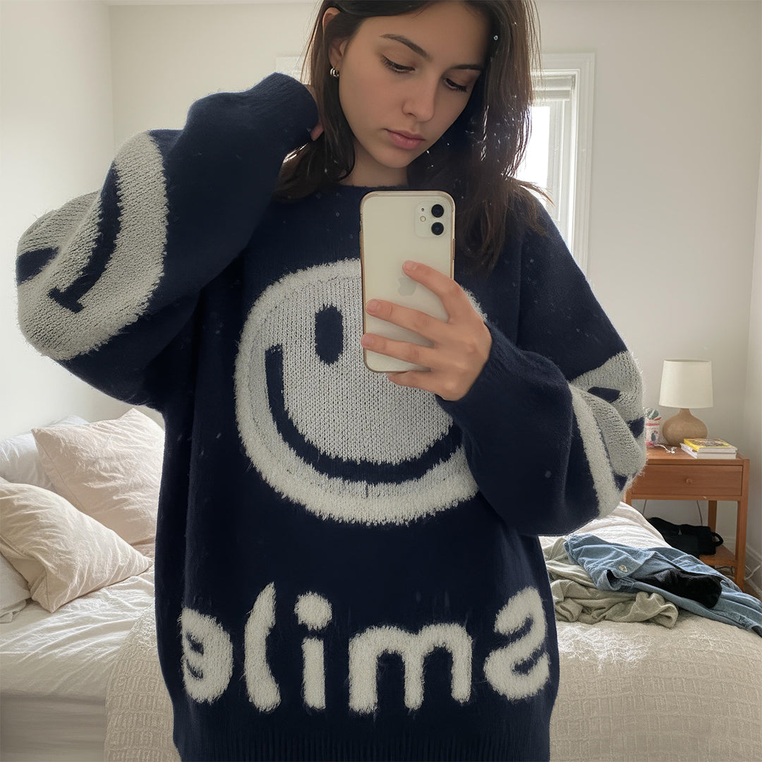 Radosna | Oversizowy Sweter z Uśmiechem