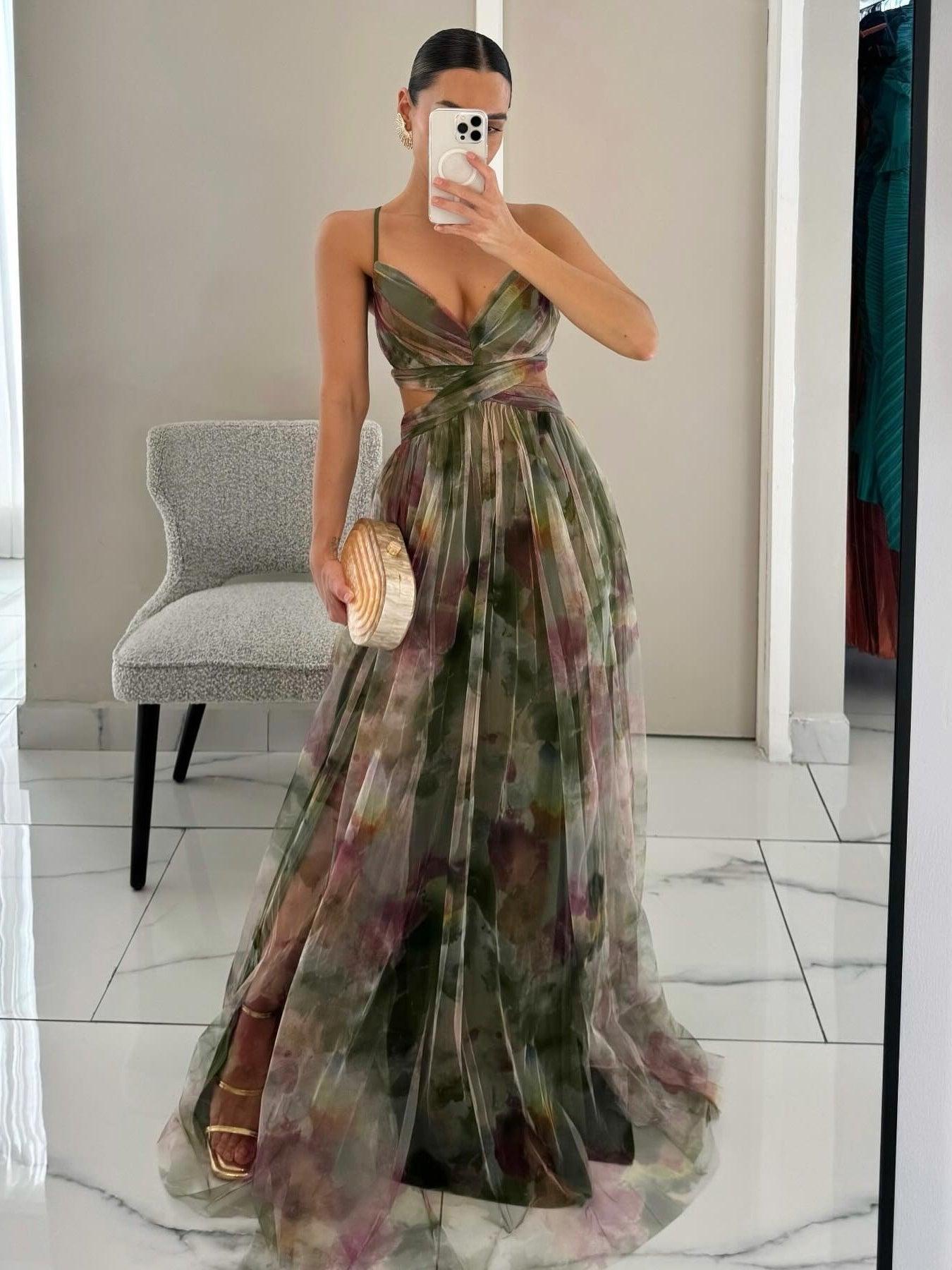 Elegancka Malowana Kwiatowa Sukienka Maxi z Dekoltem w Serek